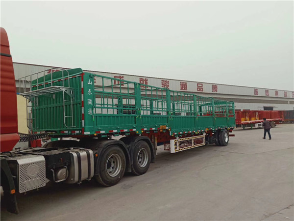 仓栅式运输半挂车