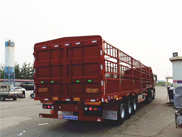 仓栅式运输半挂车