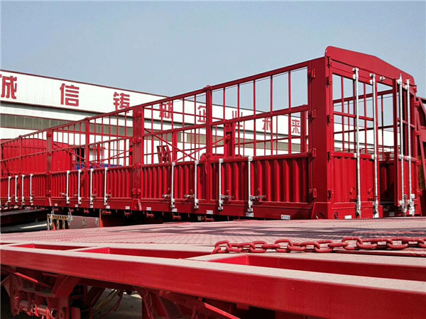 仓栅式运输半挂车