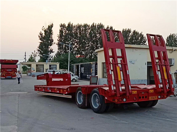 低平板半挂车