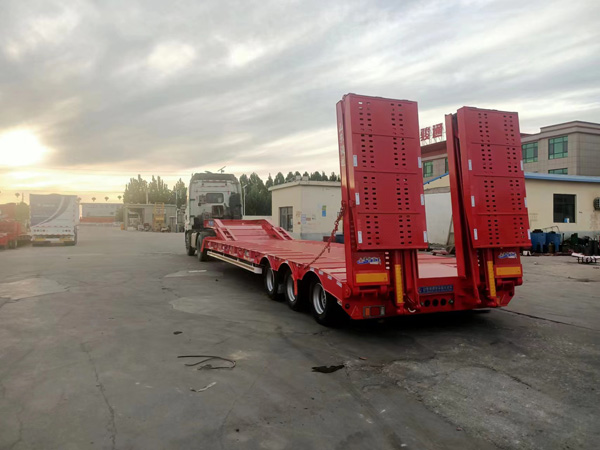 低平板半挂车