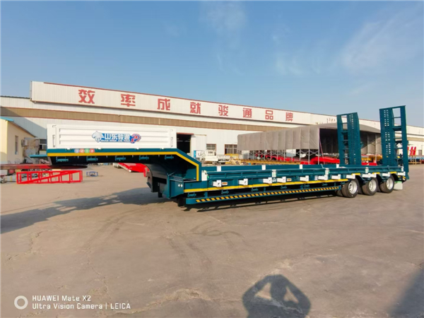 国外版本低平板半挂车